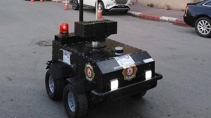 В Тунисе используют роботов для патрулирования улиц во время карантина (Видео)