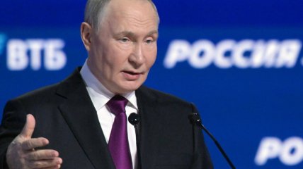 Віткоффа не зустрів, але...: під час виступу Путіна помітили дивнощі в його стані (відео)