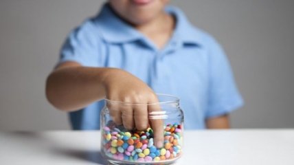 Ученые рассказали, почему детей тянет к сладкому