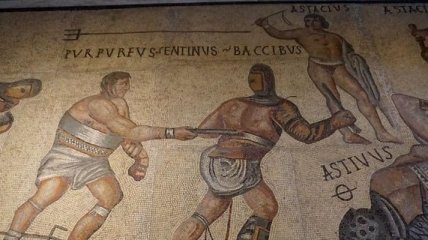 В Помпеях археологи нашли древнюю фреску с изображением боя гладиаторов