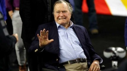 Джорджа Буша-старшего выписали из больницы