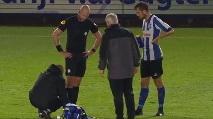 Футбольный судья сломал ногу, но доработал матч до конца (Видео)