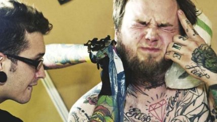 Медики не рекомендуют делать татуировки