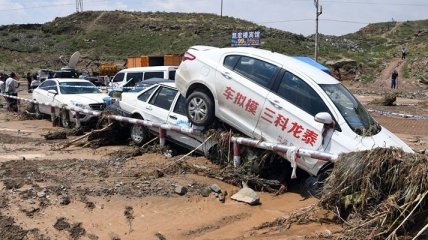 Ливни в Китае: Восемь человек погибли, еще двое пропали без вести