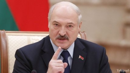 Лукашенко пригрозил Польше: не будут смотреть, как она "бряцает оружием"