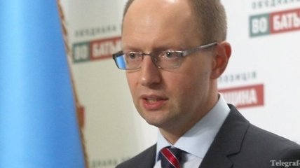 Яценюк заявил, что личных претензий к Азарову не имеет 
