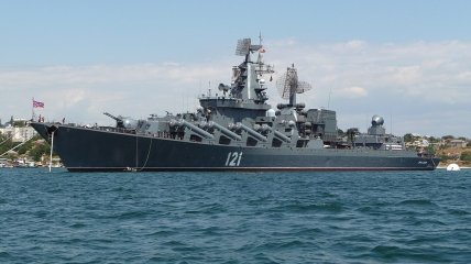 Підбитий крейсер "Москва"