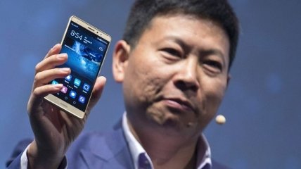 Huawei планирует опередить Apple на рынке смартфонов 