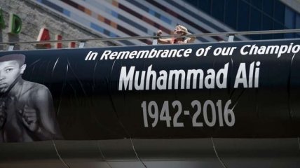 Похоронили легендарного боксера Мохаммеда Али