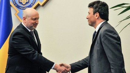 Турчинов обсудил с заместителем генсека НАТО переход Украины на стандарты альянса
