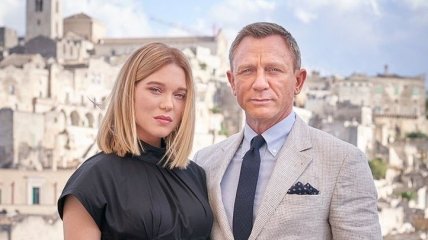Девушка Бонда вышла замуж за агента 007, но сохранила фамилию