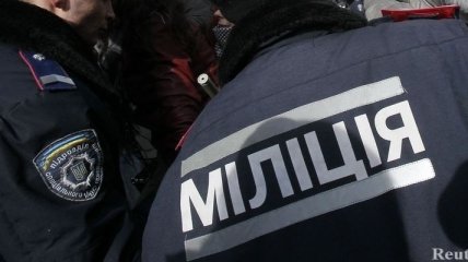 Возле Святошинского райотдела милиции активисты сломали забор