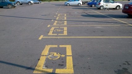 В Украине увеличен штраф за парковку на местах для лиц с инвалидностью 