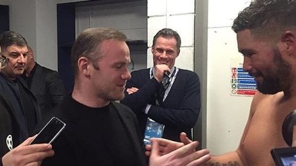Футболист Уэйн Руни поздравил Тони Беллью с победой над Дэвидом Хэем