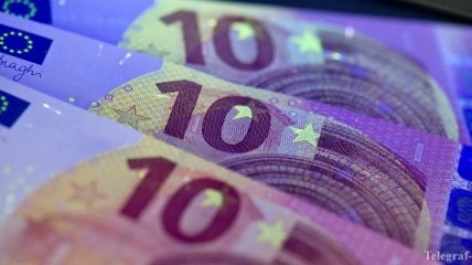 Курс евро к доллару США снижается второй день подряд