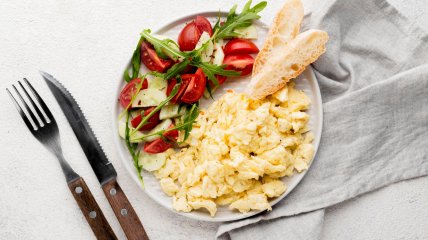 Яичницу-болтунью часто готовят на завтрак