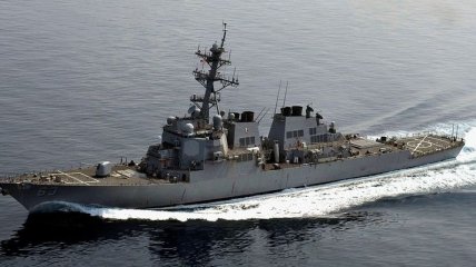 Эсминец США приплыл к спорному острову в Южно-Китайском море