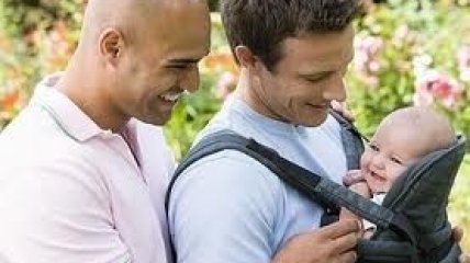 Бельгийским геям разрешили увезти суррогатного сына с Украины