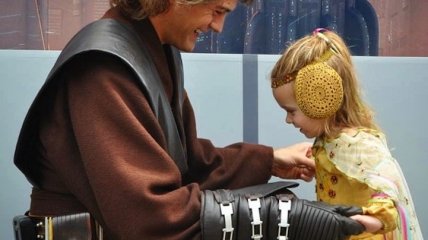ФОТОпозитив: мама шьет 3-летней дочке костюмы принцесс для похода в Диснейленд