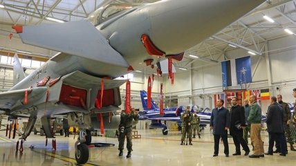 Полторак посетил военно-воздушную базу Эстонии "Amari Airbase"