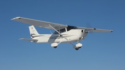 Легкомоторний літак Cessna 172