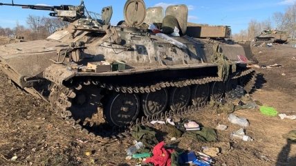 Уничтоженая российская бронемашина под Харьковом