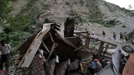 В Непале автобус упал в пропасть, 18 человек погибли