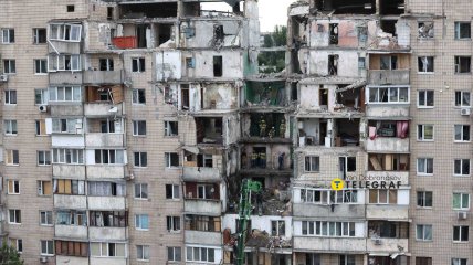 Наслідок атаки РФ на будинок в Києві
