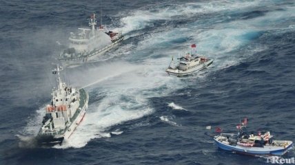 Все китайские корабли покинули район спорных островов Сенкаку