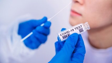 Перед ПЛР та експрес-тестом на коронавірус заборонено їсти та навіть курити