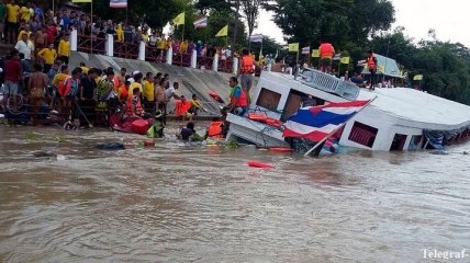 В Таиланде теплоход врезался в бетонный мост, есть погибшие