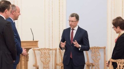 Муженко и Волкер в Киеве обсудили ситуацию на Донбассе