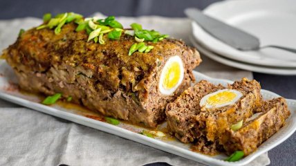 Мясной рулет с яйцом