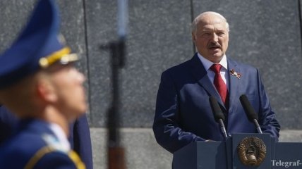 Лукашенко выступил против "приватизации победы"