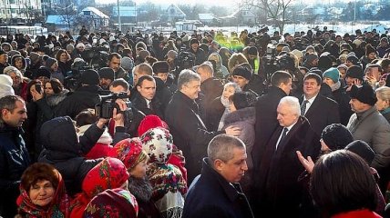 Порошенко поздравил украинцев c Днем соборности Украины