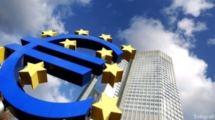 ЕЦБ: Долговой кризис не повлиял на позиции евро в мире