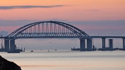 Крымский мост уже начал рушиться: МинВОТ показали снимки