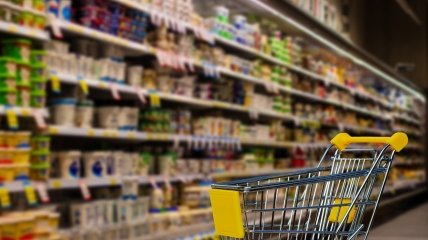 В супермаркетах упали цены на популярные продукты