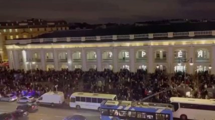Російські правоохоронці масово затримують протестувальників