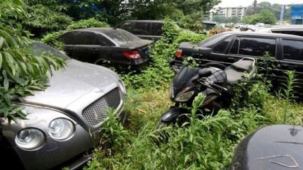 В Китае нашли свалку дорогих автомобилей