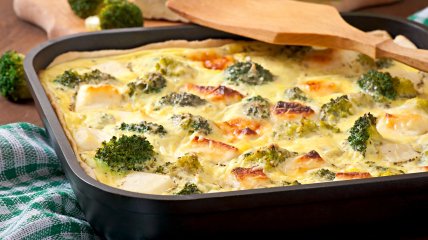 Запеченная в сливочном соусе брокколи