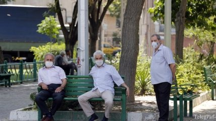 "Масочный режим" возвращается: в Иране растет смертность от COVID-19 