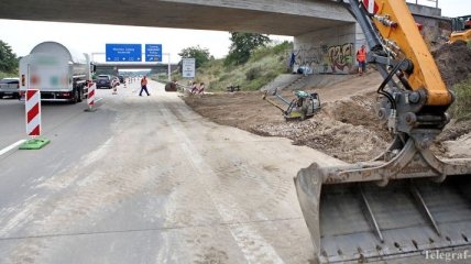 Гройсман потребовал от подрядчиков ускорить темпы ремонта украинских дорог