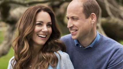 Держатся за руки и обнимаются: Кейт Миддлтон и принц Уильям умилили сеть снимками по случаю годовщины свадьбы