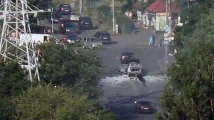 В Киеве мощным взрывом разнесло автомобиль