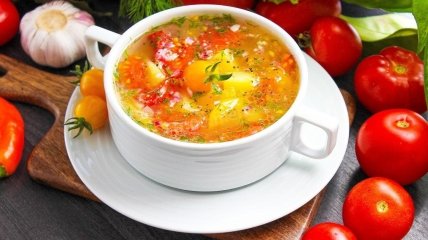 Легкий та вітамінний суп зі свіжих помідорів