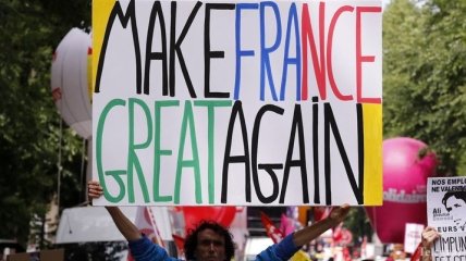 Новая волна протестов во Франции: Тысячи людей вышли на улицы по всей стране