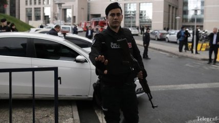 Полиция Турции арестовала мужчину, пытавшегося зайти в посольство США с оружием