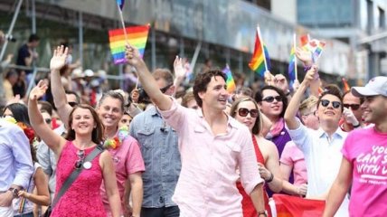 Премьер-министр Канады принял участие в ЛГБТ-параде