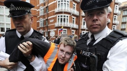 В Лондоне произошли столкновения сторонников Ассанджа с полицией